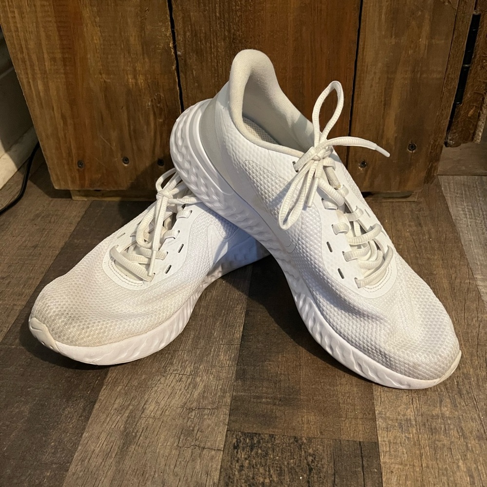 Nike Women's Athletic Shoes - White